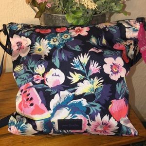 💗🌷💗 🆕BNWT VERA BRADLEY REACTIVE HIPSTER GARDEN PICNIC WATER REPELLENT $39